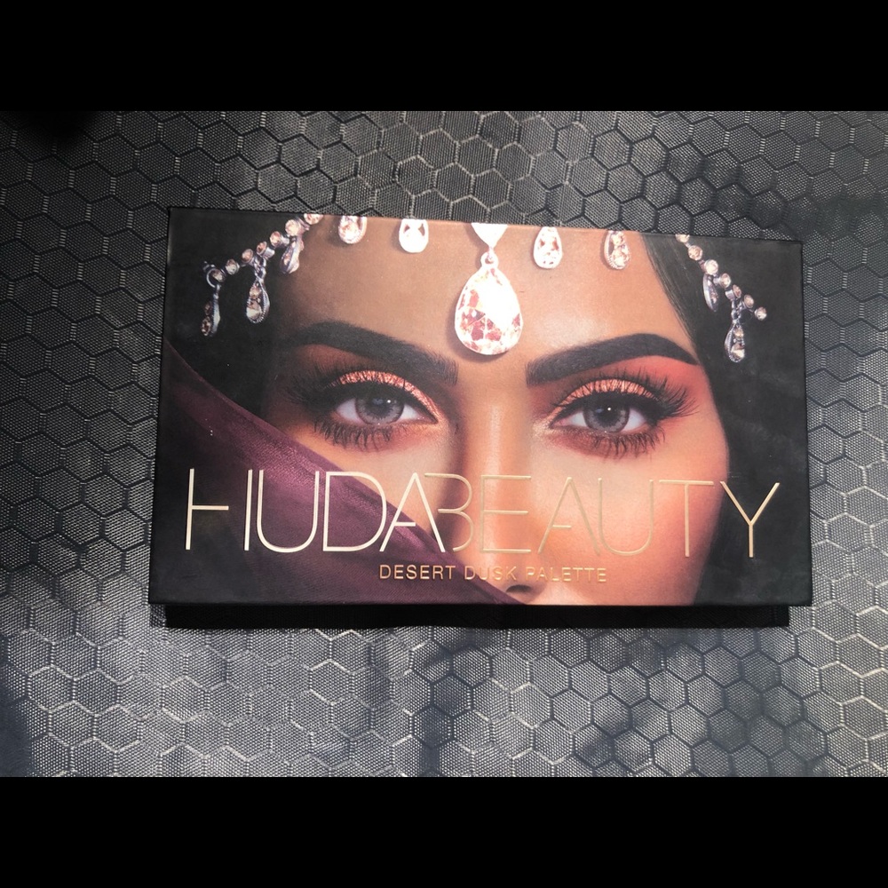 Huda Beauty Eyeshadow Palette